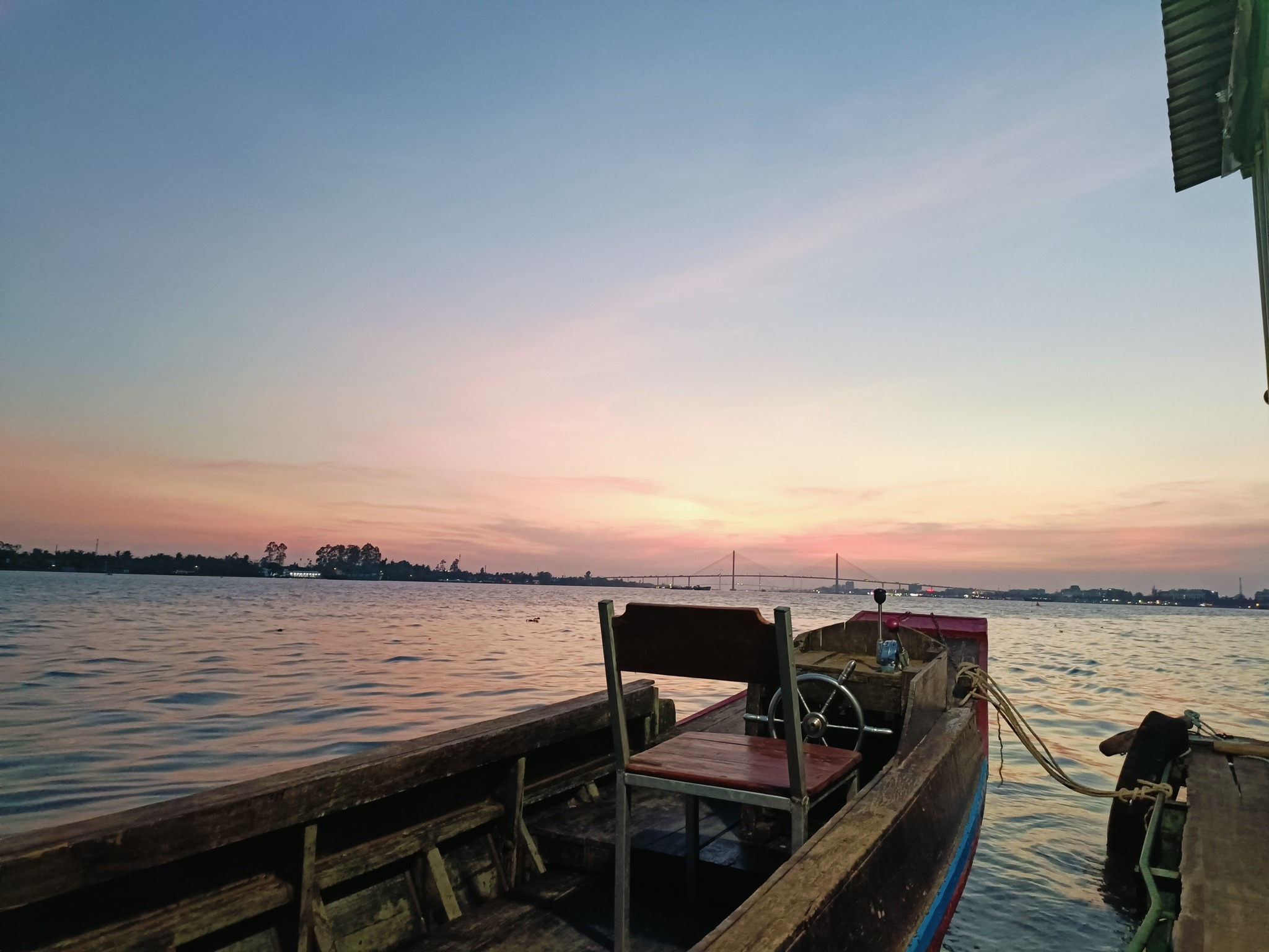 Tàu dịch vụ Cần Giờ